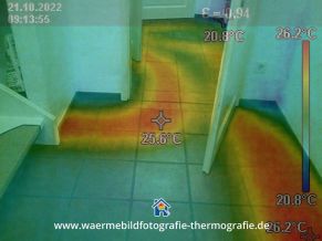 Thermografie-Aufnahme zur Lokalisierung der Fußbodenheizung