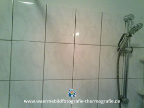Lokalisierung der Steigleitung im Badezimmer hinter Fliesenspiegel mittels Wärmebildkamera