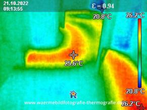 Lokalisierung der Fußbodenheizung mit Thermografie-Aufnahme
