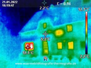 Thermografie / Wärmebild: Aussenfassade eines Hauses
